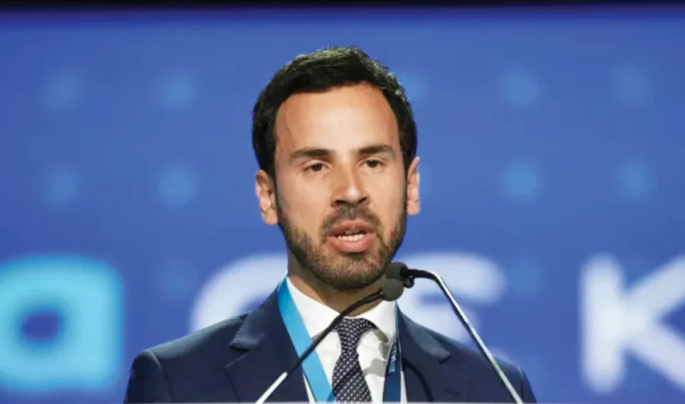Νίκος Ρωμανός κατά Αλεξιάδη: "Aπόλυτη αποτύπωση της πιο χυδαίας κομματικής εργαλειοποίησης μιας ανείπωτης εθνικής τραγωδίας"