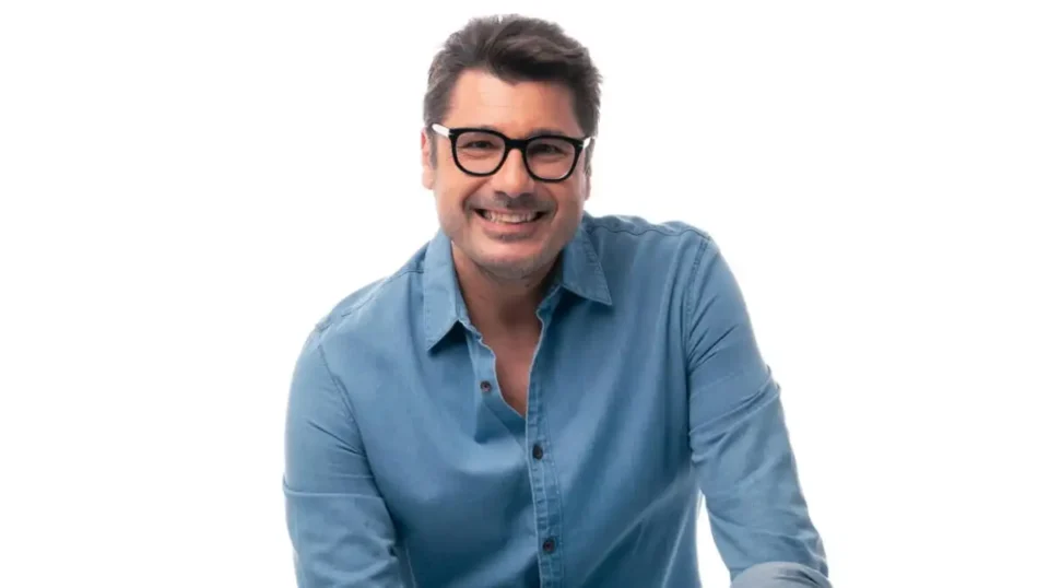 Λάμπρος Κωνσταντάρας: "Η λέξη «τοξικότητα» πηγαινοέρχεται με ρυθμούς πολυβόλου στην τηλεόραση"