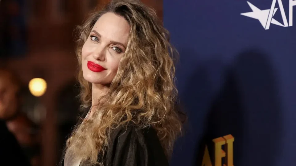 Αντζελίνα Τζολί: "Έγινα ηθοποιός επειδή ήταν το όνειρο της μητέρας μου"