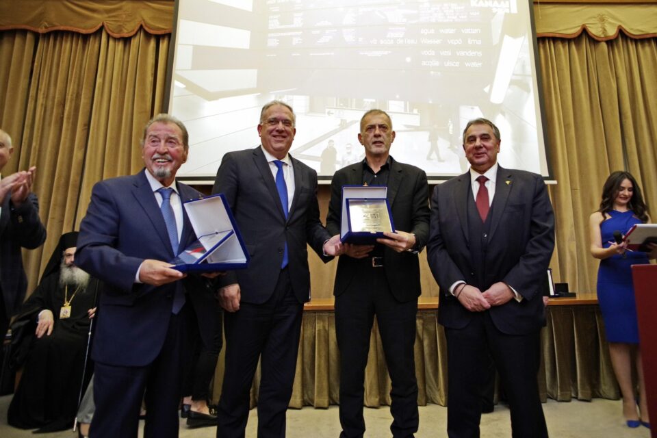 Το Ε.Β.Ε.Π. βράβευσε τον Δήμαρχο Πειραιά Γιάννη Μώραλη για το οικονομικό και επιχειρηματικό γίγνεσθαι της πόλης