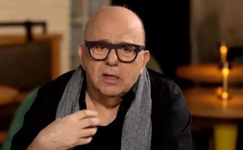Νίκος Μουρατίδης: "Τραγούδησε το «Διθέσιο» χωρίς εσώρουχο και μου απάντησε για να πάρουν μάτι"