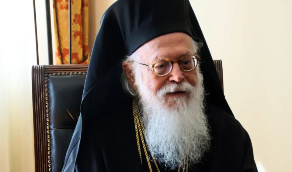 Αρχιεπίσκοπος Αλβανίας Αναστάσιος: Εξακολουθεί να είναι διασωληνωμένος στην ΜΕΘ του “Ευαγγελισμού”