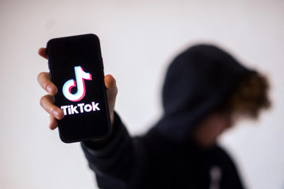 TikTok: Προβληματισμός για τις επικίνδυνες δοκιμασίες των εφήβων - Τι λένε οι ειδικοί