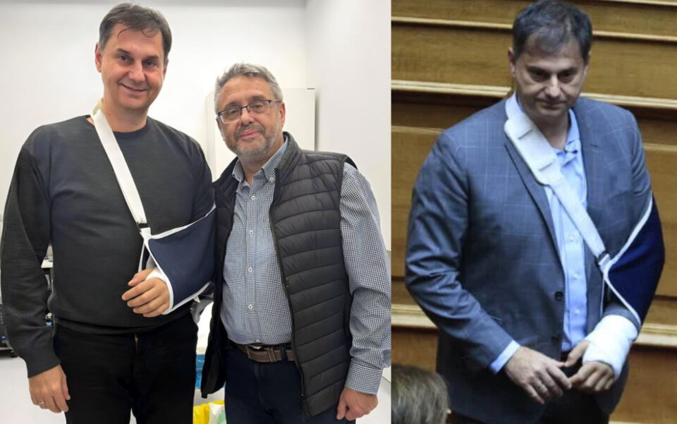 Χάρης Θεοχάρης: Με νάρθηκα στο χέρι εμφανίστηκε στη Βουλή - Το ατύχημα στο χιονισμένο Νταβός και το ευχαριστώ στους γιατρούς μετά τη χειρουργική επέμβαση