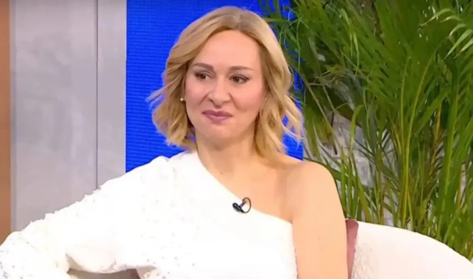 Άννα Κουτσαφτίκη: "Στην κηδεία του πατέρα μου έκανα χιούμορ και με έπιασε νευρικό γέλιο"