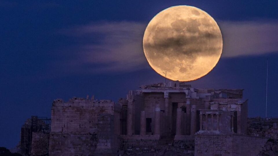 Έρχεται το "Φεγγάρι του Χιονιού": Πότε θα κάνει την εμφάνισή της η Πανσέληνος του Φεβρουαρίου