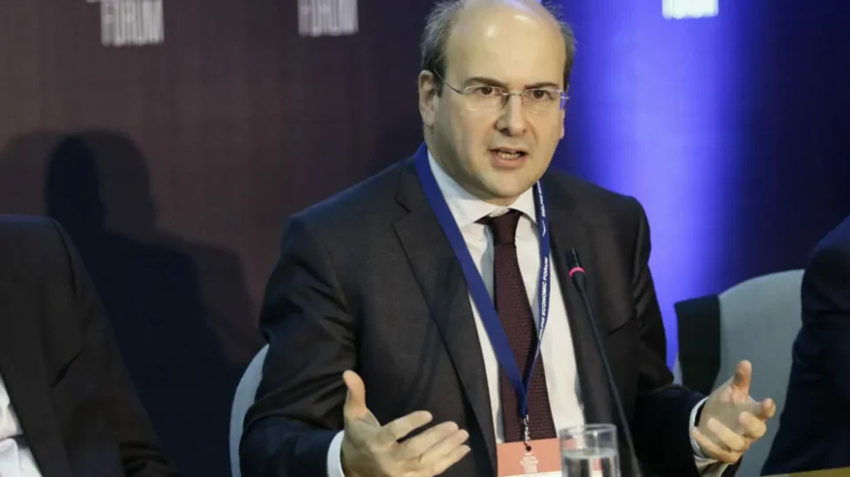 Κωστής Χατζηδάκης: "Νέες μειώσεις φόρων μέχρι το Φθινόπωρο"