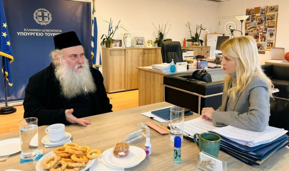 Έλενα Ράπτη: Συνάντηση με τον πατέρα Νεκτάριο από το Άγιο Όρος για τον προσκυνηματικό τουρισμό