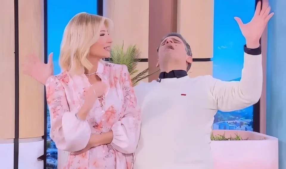 "Πάγωσε" η Σκορδά: Της είπαν "Buongiorno" με κλαρίνα του Αγίου Βαλεντίνου