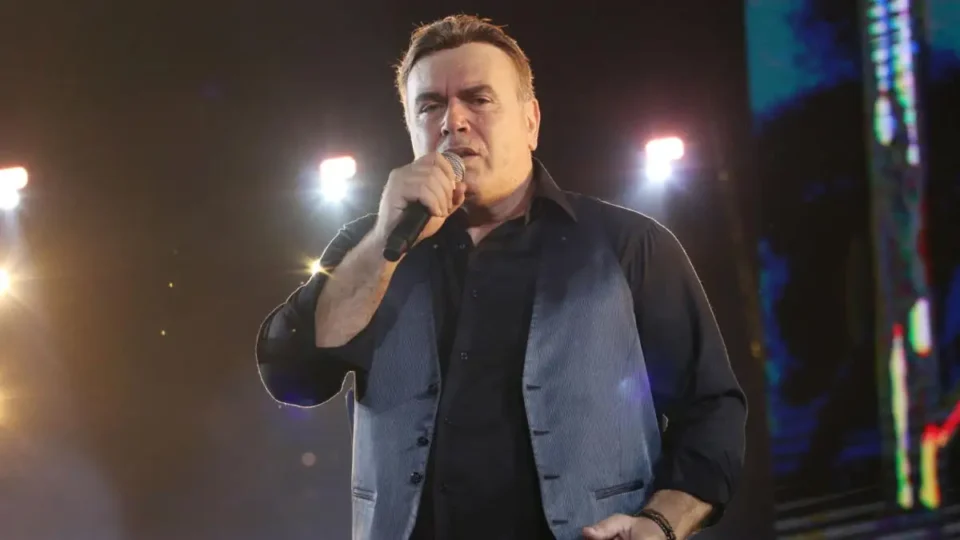 Μανώλης Λιδάκης - Ξέσπασε σε κλάματα η ανιψιά του: "Ήταν ο όμορφός μου θείος"