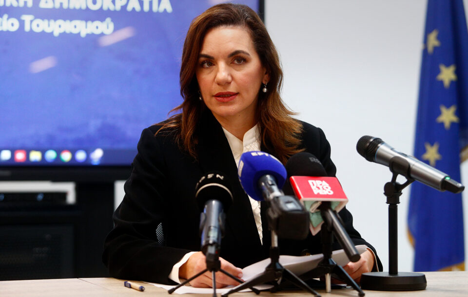 Η σεισμική δραστηριότητα στην Σαντορίνη στο επίκεντρο ευρείας σύσκεψης υπό την Όλγα Κεφαλογιάννη