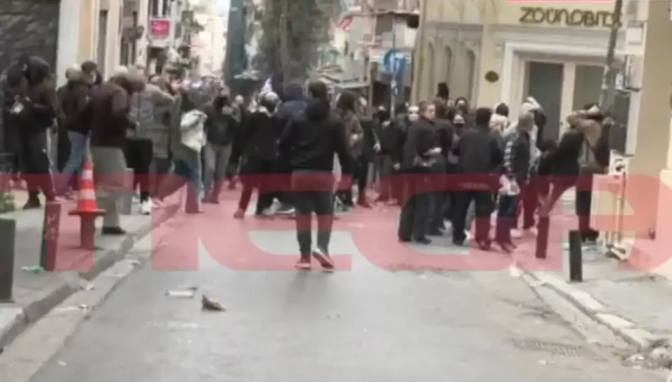 MEGA: Εγκλωβισμένη η Βελίκα Καραβάλτσιου, "πνιγμένη" στα χημικά - "Δεν μπορούμε να αναπνεύσουμε"