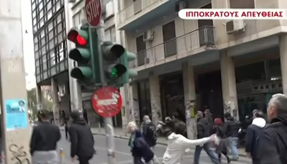 Συνεργείο του Alpha δέχθηκε επίθεση στον αέρα: "Μακριά μην ακουμπάς τον συνάδελφό μου! Φύγε"