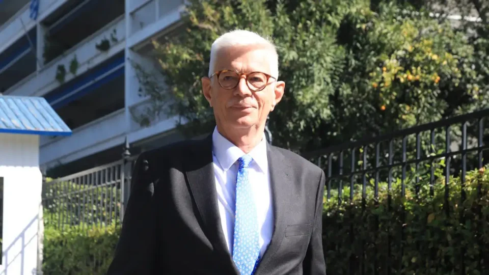 Αρίστος Δοξιάδης: Το παρασκήνιο της παραίτησής του