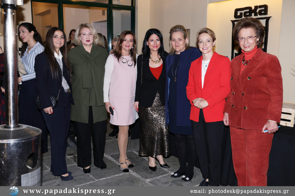 Μαρία Καρδαμένη Θωμά, Ναταλί Λυρώνη Κρεμπ, Φαίνη Χατζηαθανασιάδη,Πόπη Καλαϊτζή, Ρίτα Πικρού Μωραϊτάκη,Αλεξάνδρα Σδούκου,Λυδία Μουζάκα