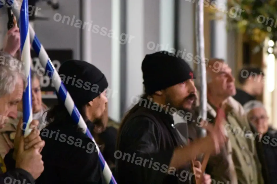 Διαμαρτυρίες για την παράσταση του Χριστόφορου Ζαραλίκου στη Λάρισα