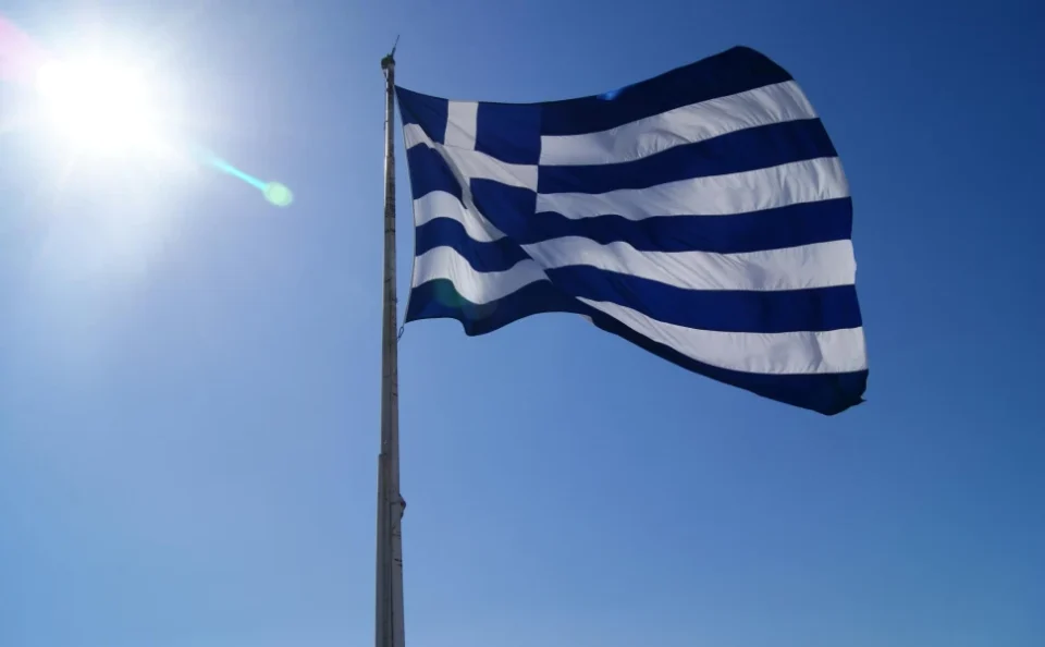 25η Μαρτίου: Γιατί υψώνουμε τη γαλανόλευκη σημαία στο μπαλκόνι μας