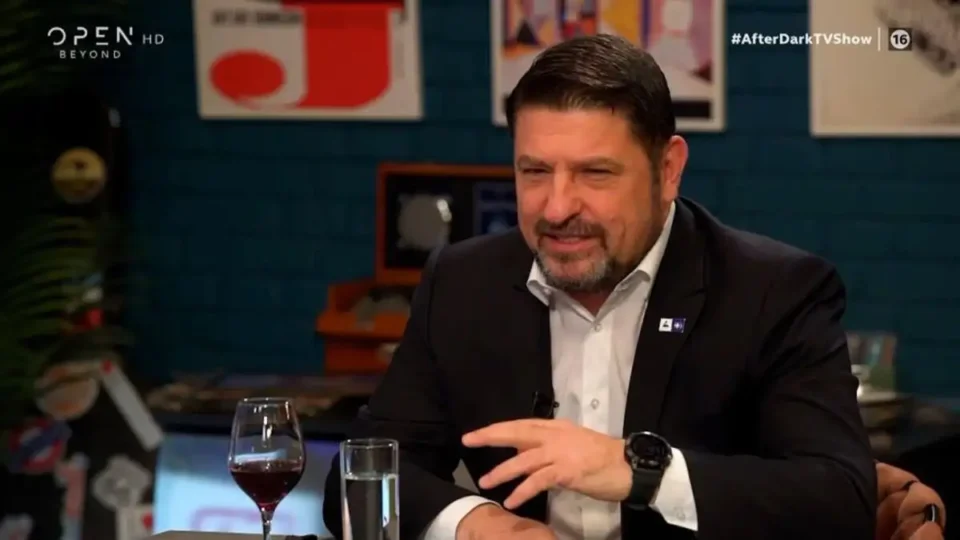 Νίκος Χαρδαλιάς: "Είμαι ερωτευμένος με την ίδια και τώρα και με την άδεια της γυναίκας μου"