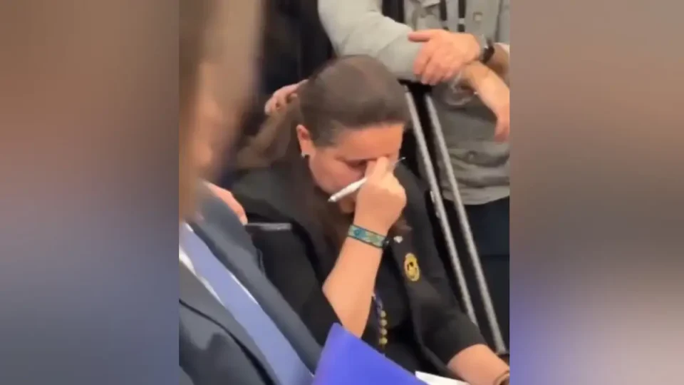 Viral η πρέσβειρα της Ουκρανίας, Οξάνα Μαρκάροβα, που βρέθηκε μπροστά στον τσακωμό Τραμπ – Ζελένσκι - Η επική αντίδραση