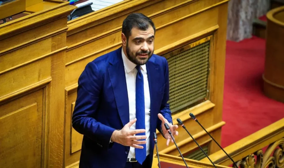 Παύλος Μαρινάκης: Το ΠΑΣΟΚ αποφάσισε να ενωθεί με 3 υποκόμματα του ΣΥΡΙΖΑ του 2015 που έφτασε τη χώρα στον γκρεμό