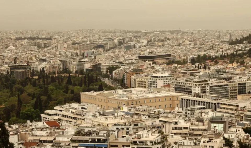 "Κοκτέιλ" υψηλών θερμοκρασιών και αφρικανικής σκόνης - Πώς μπορούμε να προστατευτούμε