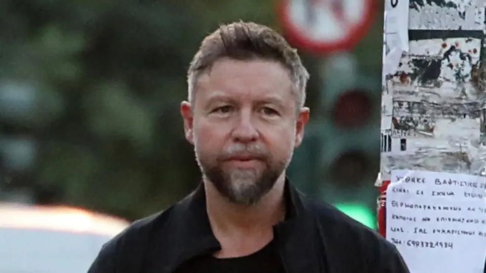 Έξαλλος ο Γιάννης Βαρδής: "Είστε η ντροπή της μάνας σας"
