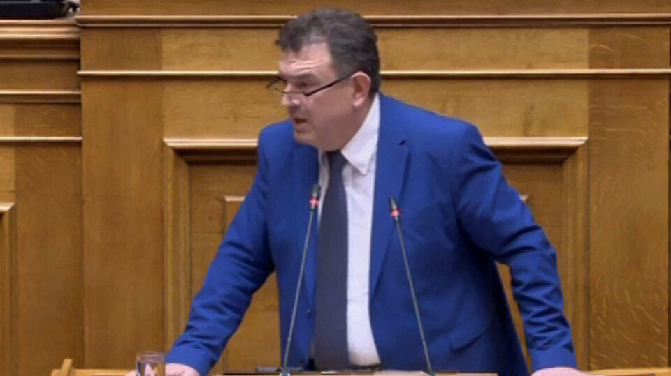 Συνελήφθη ο βουλευτής της Νίκης Νίκος Παπαδόπουλος γιατί τα έκανε γυαλιά – καρφιά στην Εθνική Πινακοθήκη