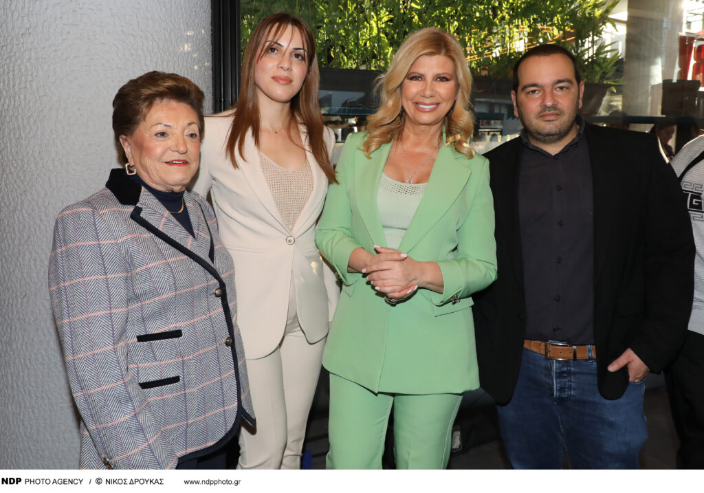 Βίκυ Έλλιοτ, Όλγα Παυλίδου, Ζήνα Κουτσελίνη, Γιώργος Κολέτσος
