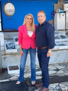 Ο Γρηγόρης Κωνσταντέλλος και η Μάγδα Τσέγκου στην Βάρκιζα