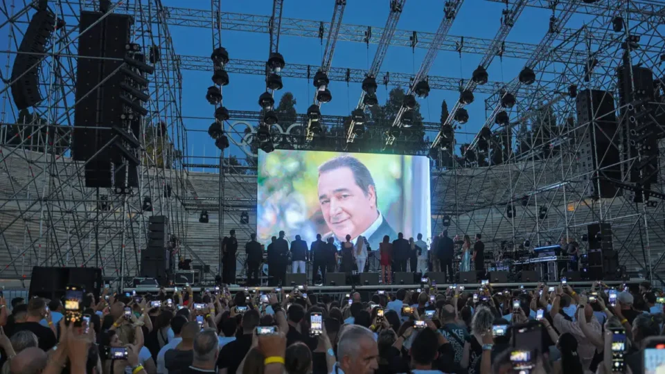 «Καλησπέρα και καλή βραδιά…»: Μια νύχτα για τον Βασίλη Καρρά στο Καλλιμάρμαρο
