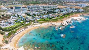Πανοραμική άποψη του πολυτελούς “Cap St Georges Hotel & Resort”
