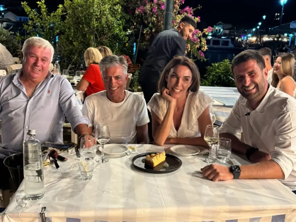 Στιγμές χαλάρωσης στο Ιόνιο για τη Στεφανίδου και τον Ευαγγελάτο πριν τη νέα τηλεοπτική σεζόν