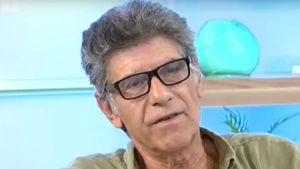 Γιάννης Μπέζος: «Οι μεγάλοι παριστάνουν τους νέους είναι γελοίοι»