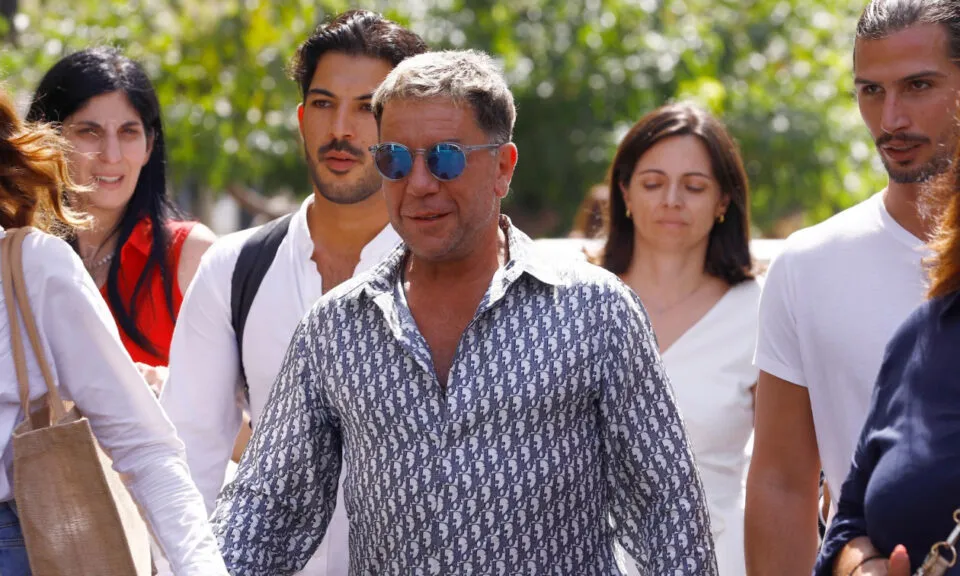 Γιώργος Μαζωνάκης: Το πρώτο του TikTok με αιχμηρή αλλαγή στους στίχους του «Τρελός»