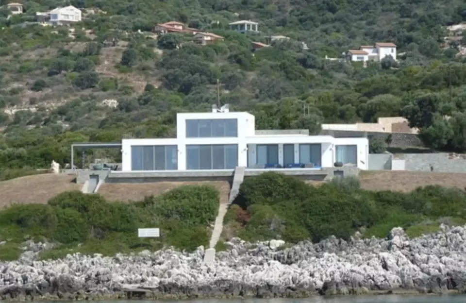 Τζόρτζιο Αρμάνι: Η εντυπωσιακή του βίλα στην Λευκάδα