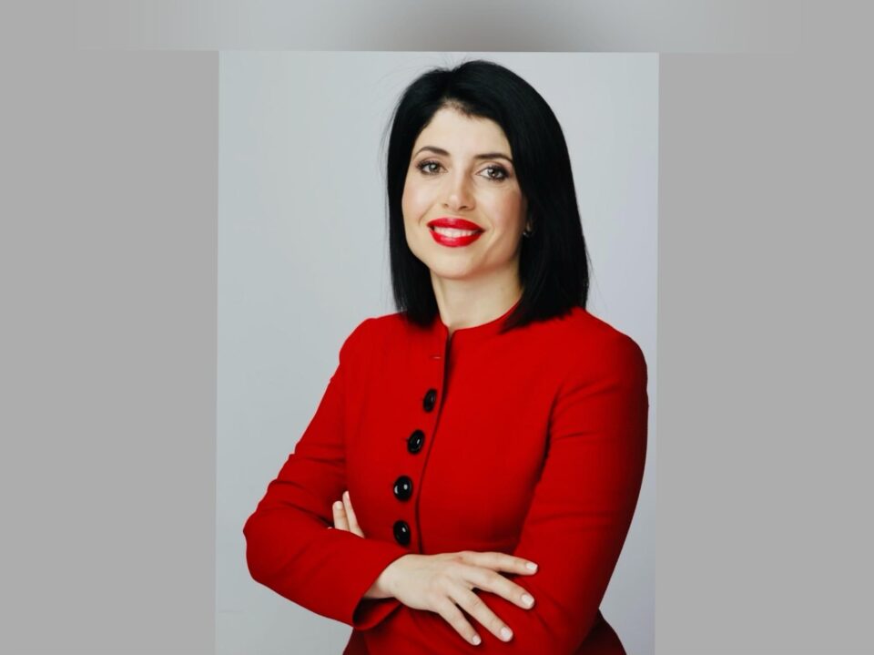 ΑΛΕΞΑΝΔΡΑ ΣΠΥΡΟΠΟΥΛΟΥ ΠΛΑΣΤΙΚΗ ΧΕΙΡΟΥΡΓΟΣ