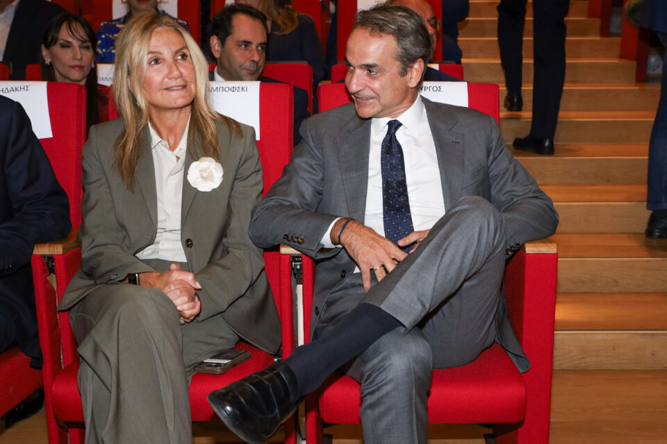 Κυριάκος Μητσοτάκης και Μαρέβα Γκραμπόφσκι-Μητσοτάκη στην παρουσίαση του βιβλίου του Αλέξη Πατέλη στην Εθνική Πινακοθήκη