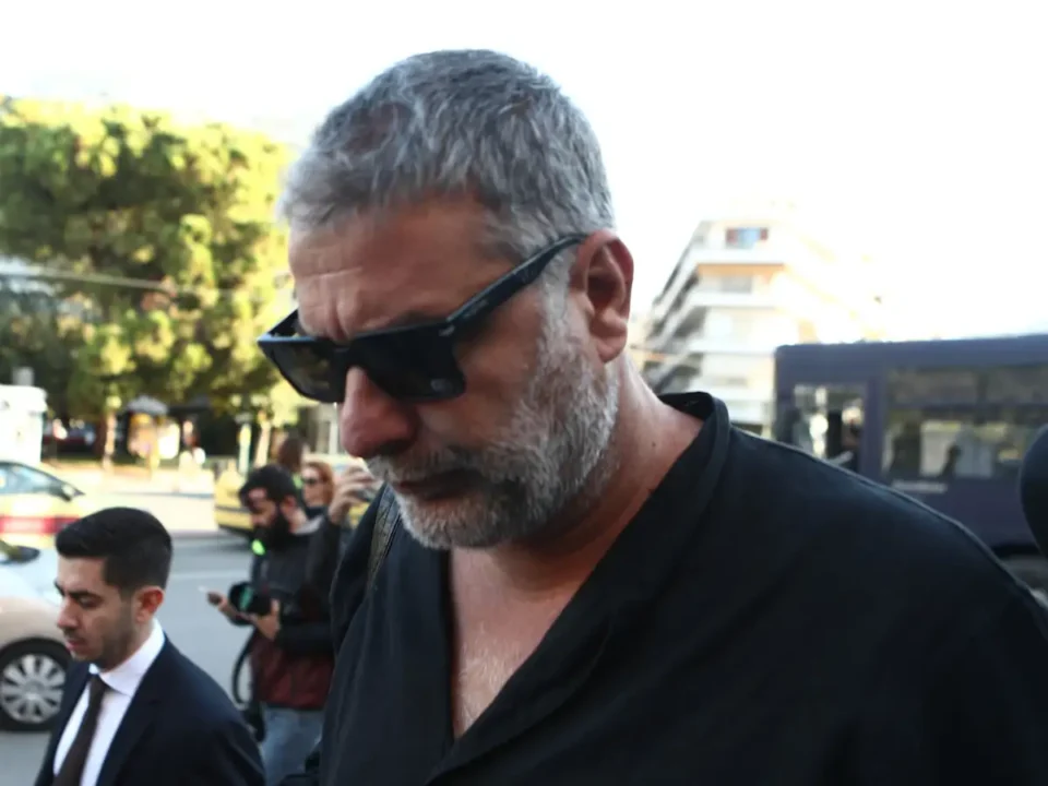 Κατέθεσε ο Βασίλης Μπισμπίκης: «Νόμιζα ότι είχα κάνει τα πάντα- Ό,τι και να κάνω εγώ πέφτουν να με φάνε»