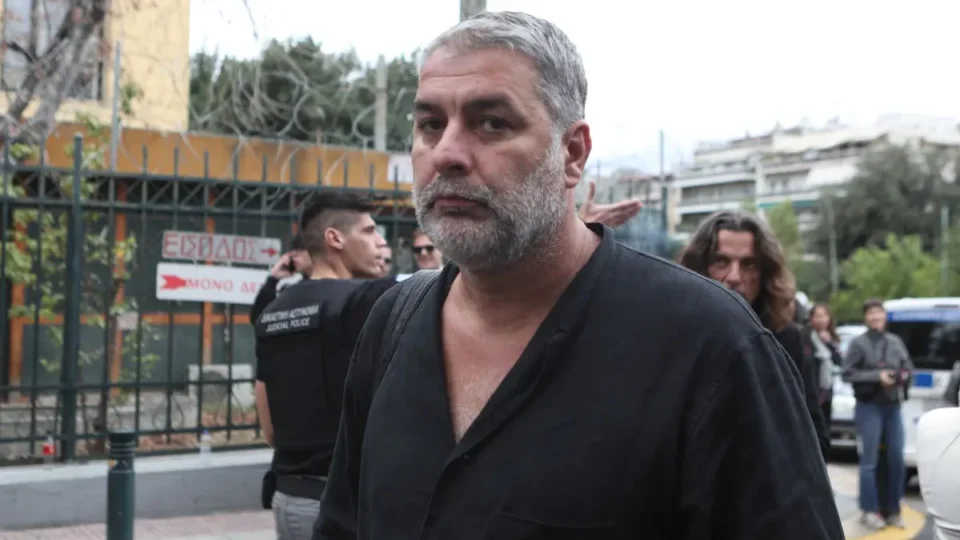 Βασίλης Μπισμπίκης: Η Τζώρτζια Συρίχα αποκαλύπτει ποια είναι η στενή συνεργάτης του που τον συνόδευσε στα δικαστήρια!
