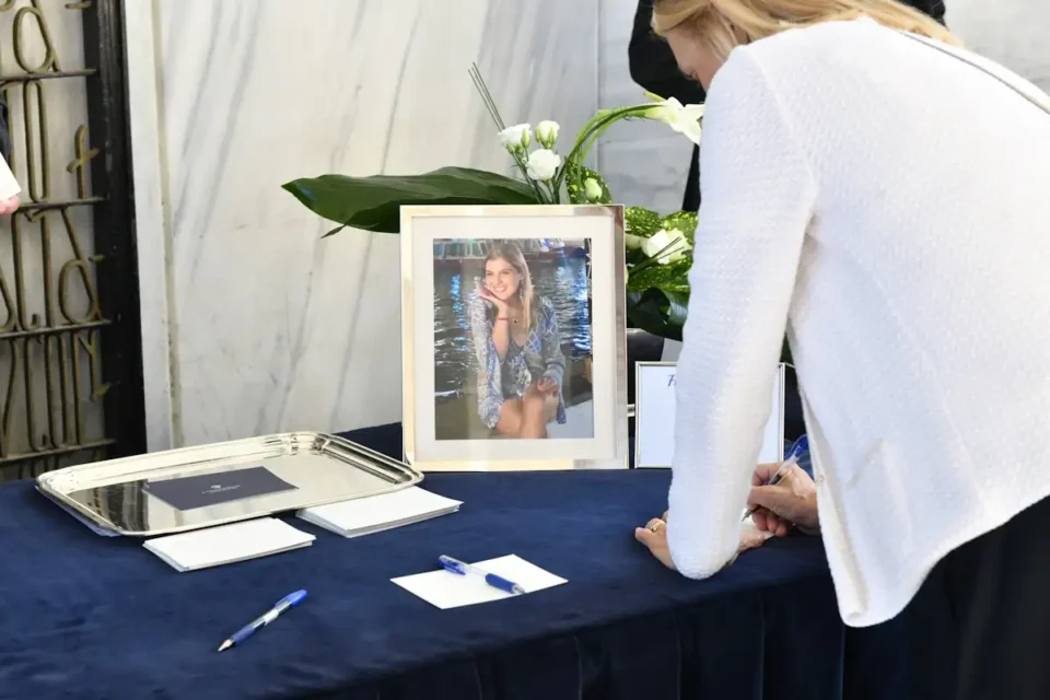 Θρήνος στο Α’ Νεκροταφείο για την 30χρονη Μαρίσσα Λαιμού