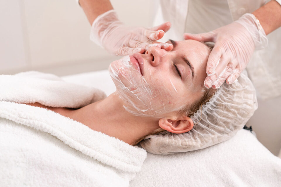Θεραπεία Ακμής στη Beautycal – Μια στοχευμένη προσέγγιση για καθαρό, υγιές δέρμα