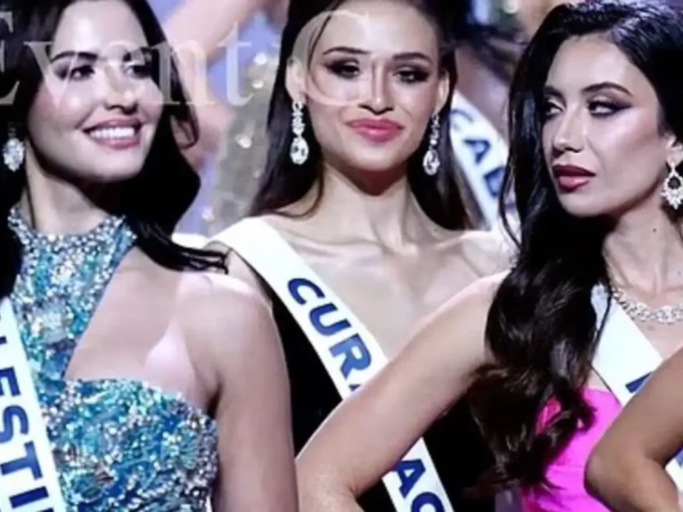«Πάγωσε» το κοινό στα Miss Universe με το βλέμμα – “φωτιά” της Μις Ισραήλ στην Μις Παλαιστίνη