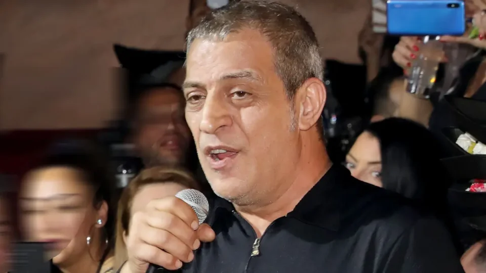 Θέμης Αδαμαντίδης: Μαζί στα δικαστήρια, μαζί και στα μπουζούκια με τον φερόμενο ως αρχηγό του κυκλώματος τοκογλυφίας