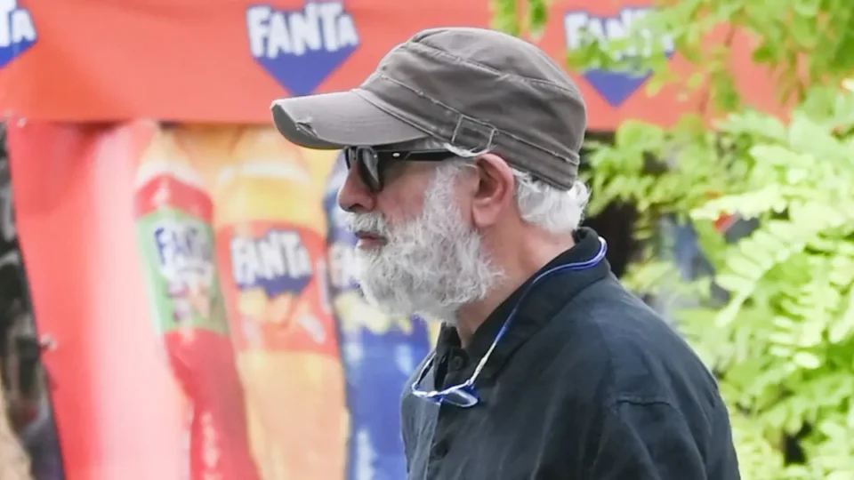 Ξεσπά ο Πέτρος Φιλιππίδης: «Είμαι έξι μήνες άστεγος και έχω καταστραφεί οικονομικά»