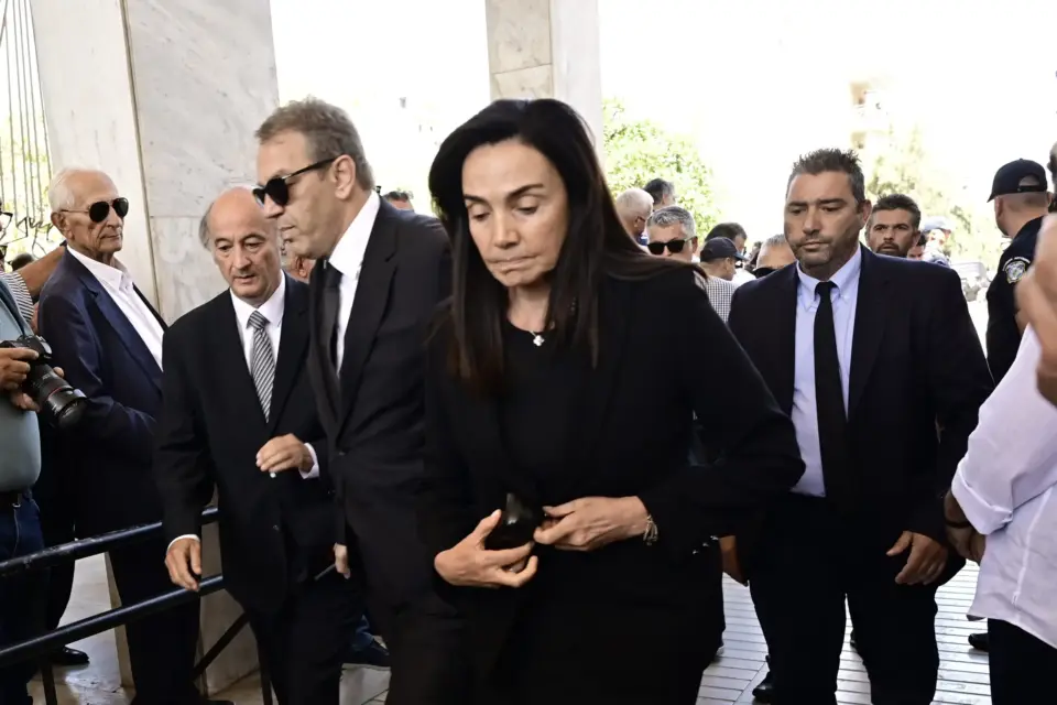 Η Γεωργία Σαμαρά επιστρέφει διακριτικά στη δημόσια ζωή 5 μήνες μετά τον θάνατο της κόρης της
