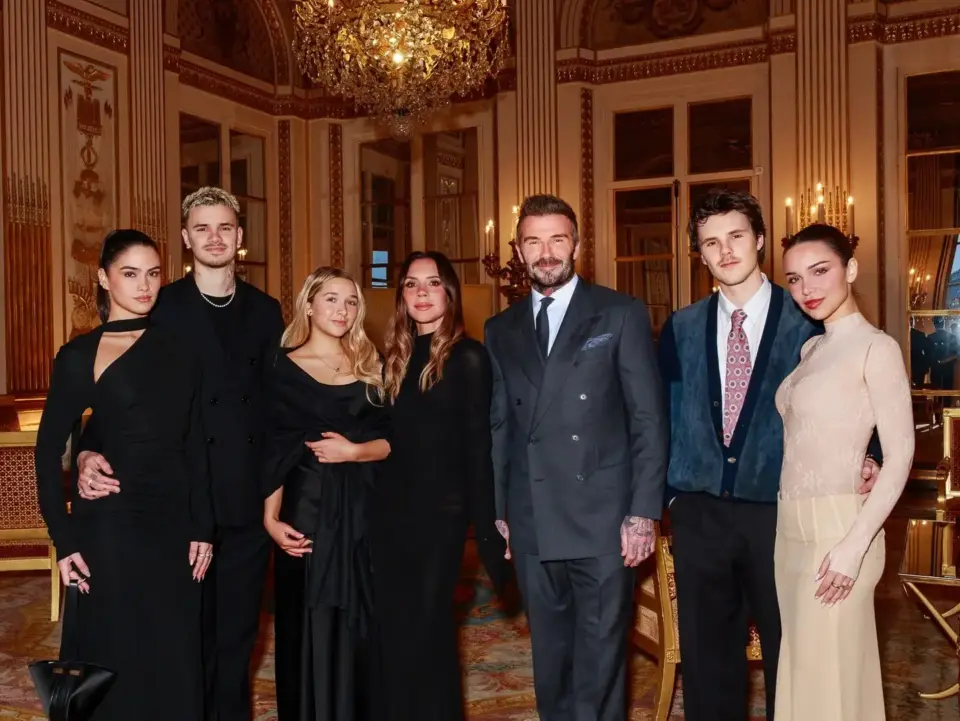 Victoria Beckham: Η βράβευση στο Παρίσι υπό τη σκιά της οικογενειακής ρήξης