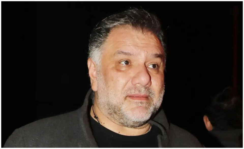 Συγκλονισμένος ο Γρηγόρης Αρναούτογλου μετά την απώλεια της μητέρας του – Η επιστροφή του στον αέρα