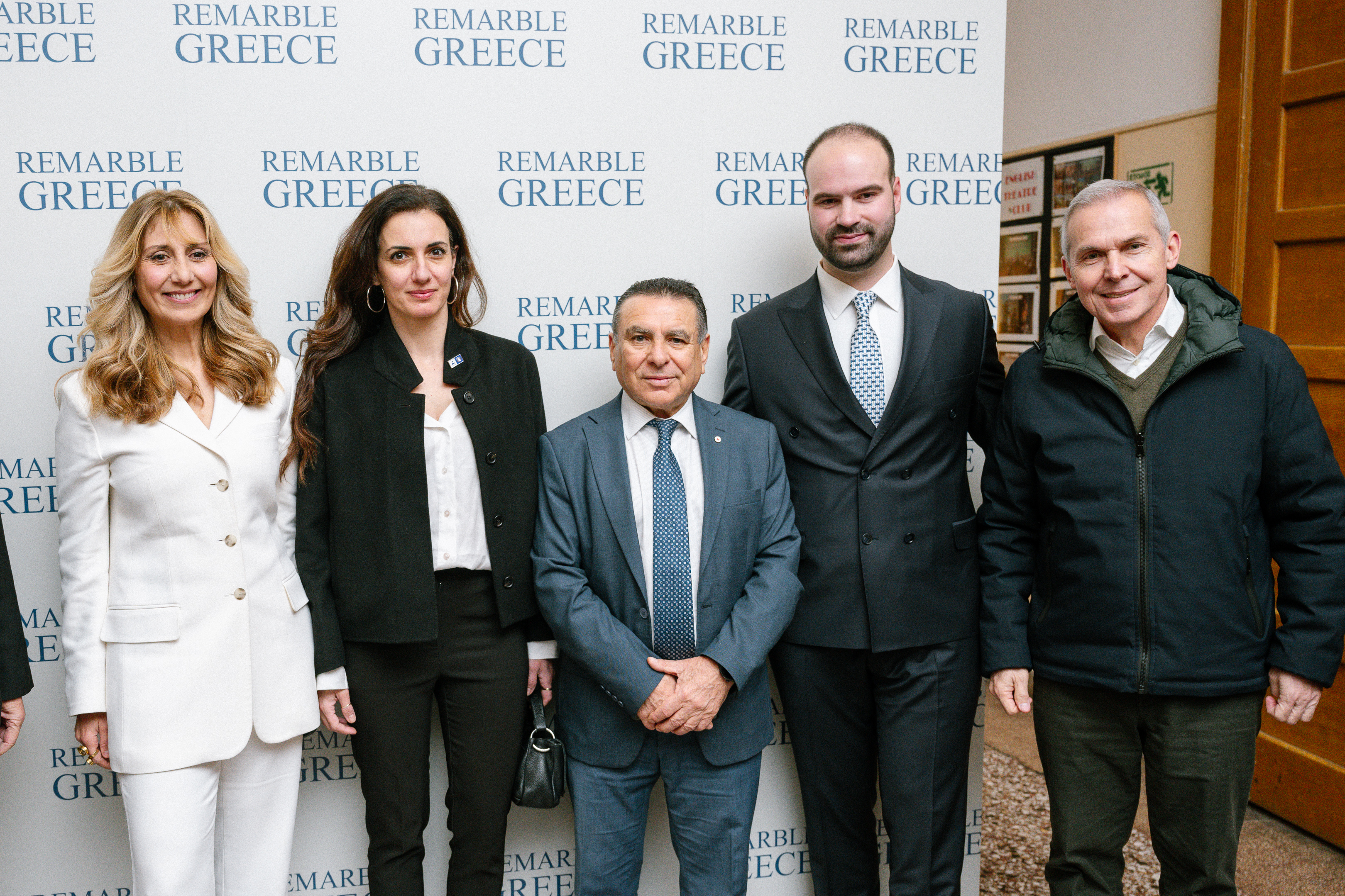 Αναστασία Ζαννή Χριστίνα Κεφαλογιάννη χχχχ Θάνος Γεωργούντζος ( Πρόεδρος της Επιτροπής Νέων για την Επανένωση των Μαρμάρων του Παρθενώνα - Δικηγόρος ) Θανάσης Δαβάκης