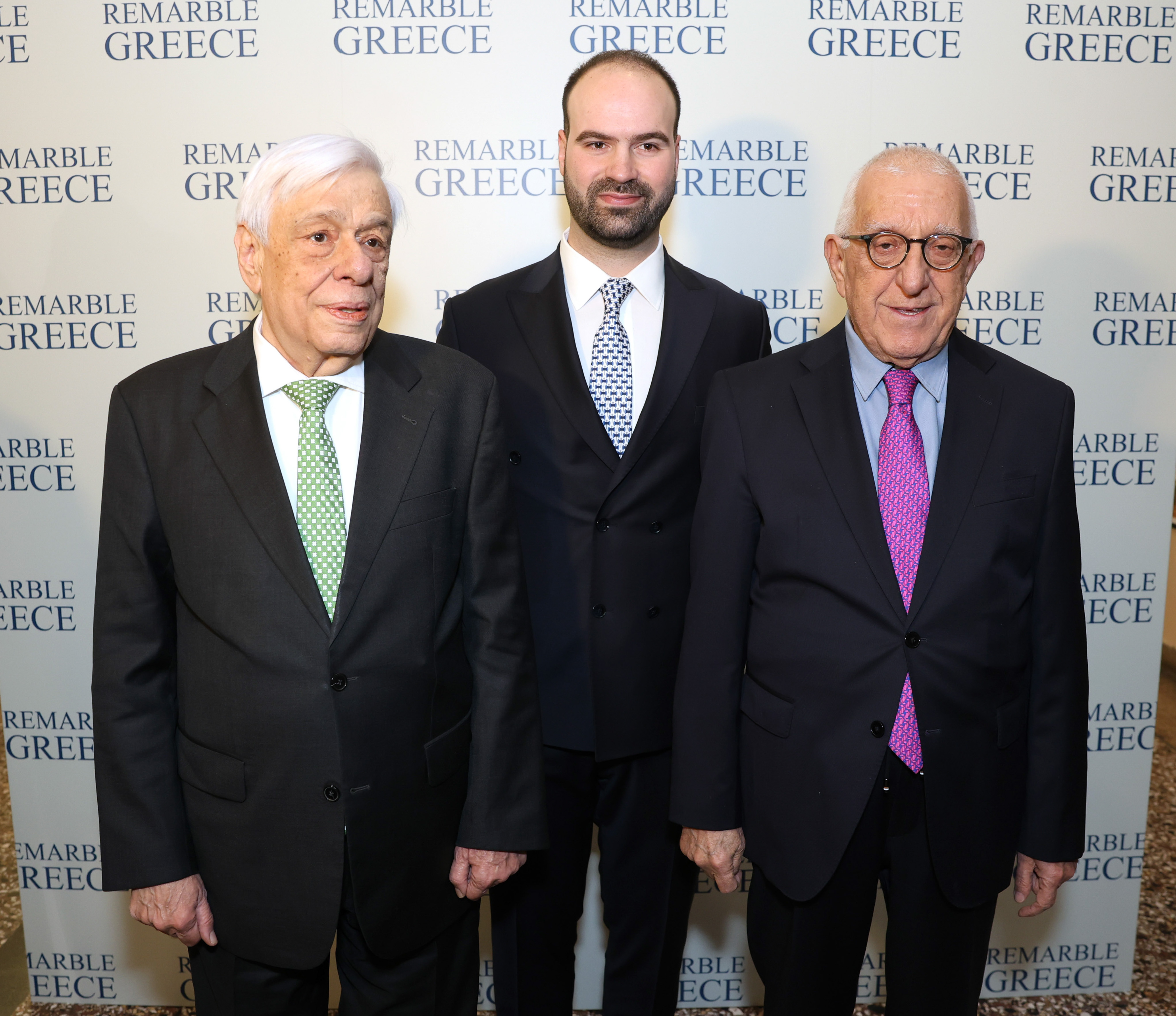 Προκόπης Παυλόπουλος Θάνος Γεωργούντζος ( Πρόεδρος της Επιτροπής Νέων για την Επανένωση των Μαρμάρων του Παρθενώνα - Δικηγόρος ) Νικήτας Κακλαμάνης