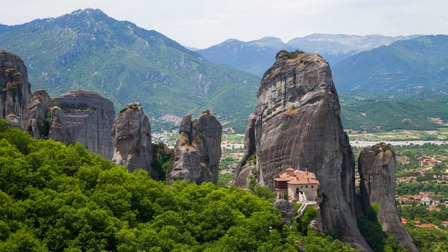 Ιδιαίτερα τοπικά έθιμα, ατμόσφαιρα κατάνυξης και μαγευτικά τοπία: Σε αυτά τα μέρη της Ελλάδας το Πάσχα αποτελεί μοναδική εμπειρία